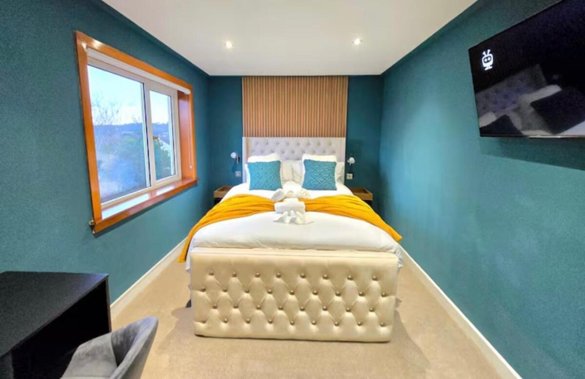 2 Bedroom Luxury House With Garden & Parking Close To Airport Elderslie