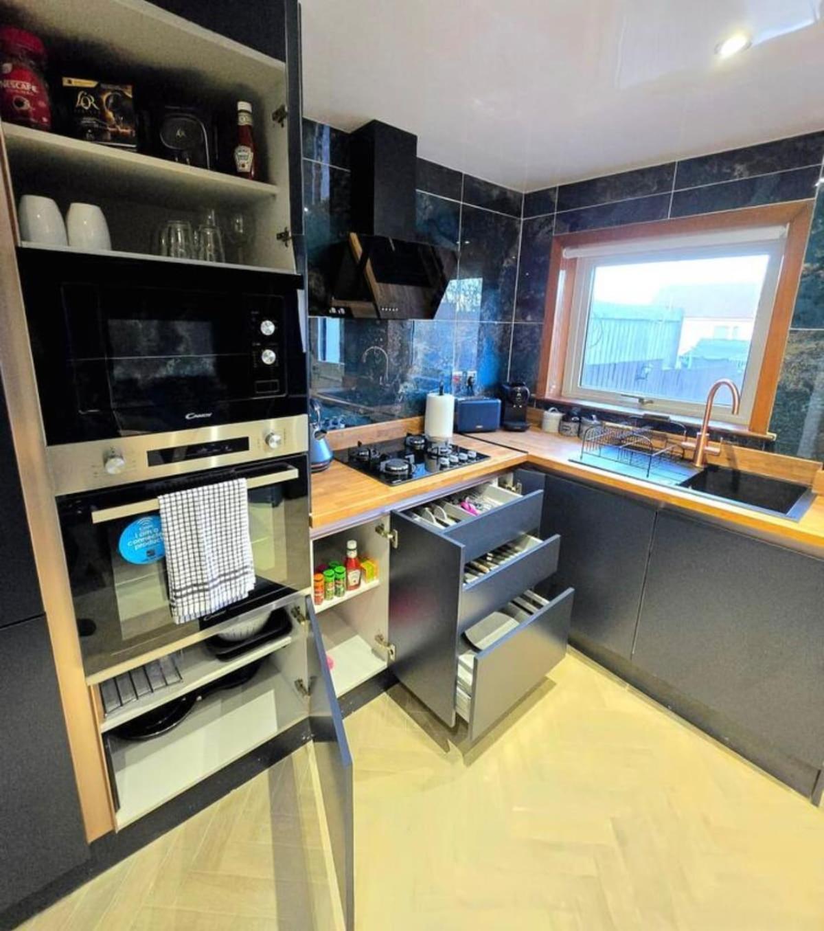 2 Bedroom Luxury House With Garden & Parking Close To Airport Elderslie
