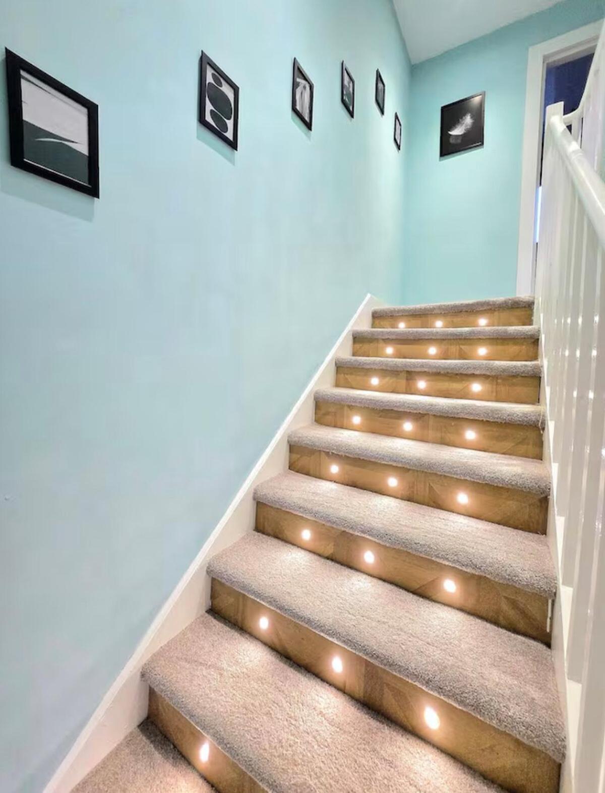 2 Bedroom Luxury House With Garden & Parking Close To Airport