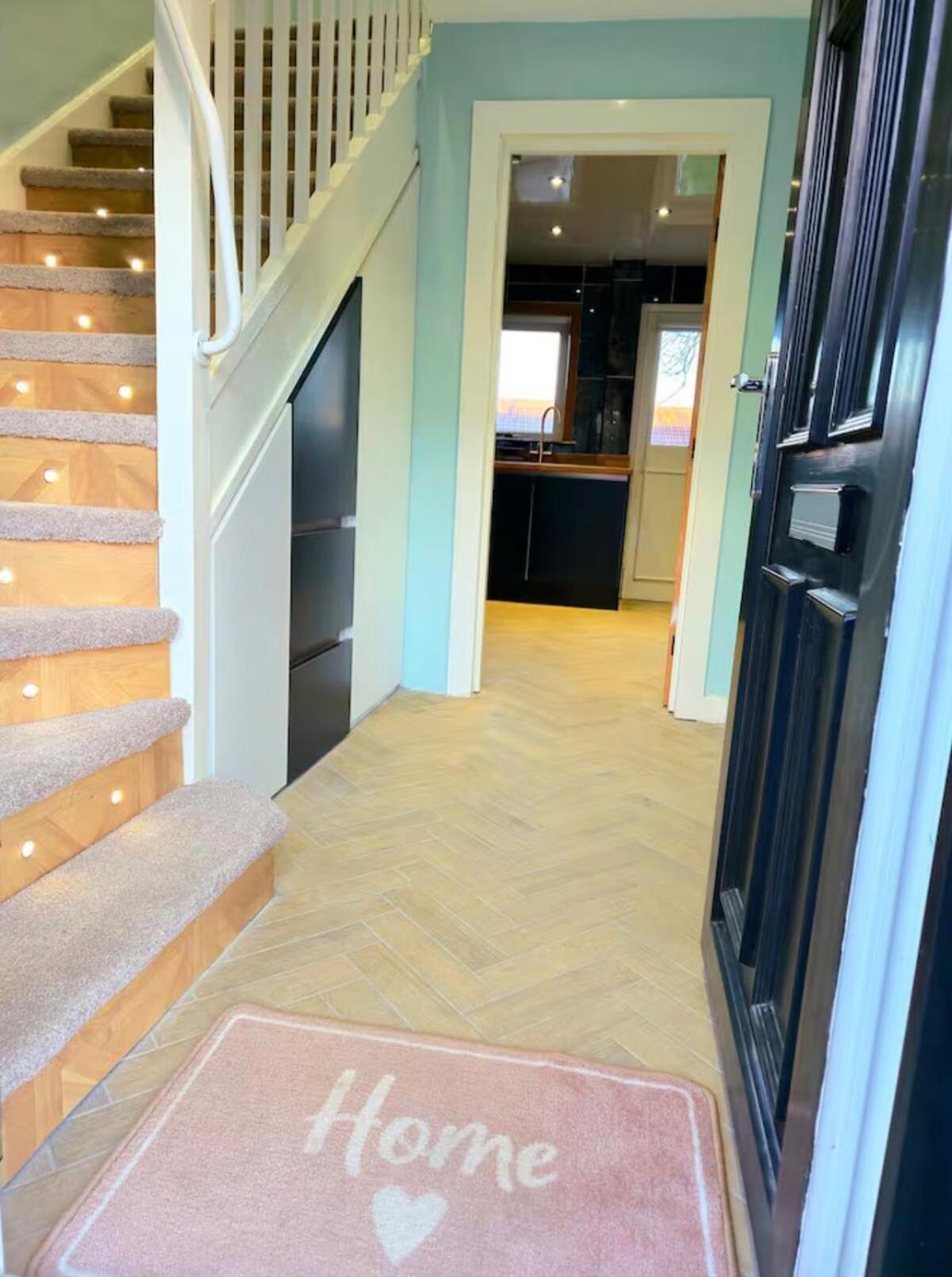 2 Bedroom Luxury House With Garden & Parking Close To Airport * Elderslie