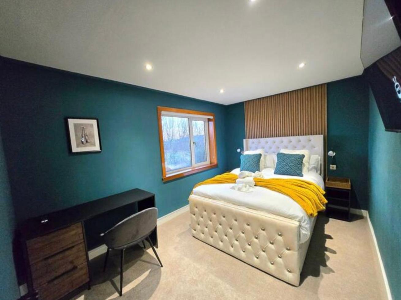 2 Bedroom Luxury House With Garden & Parking Close To Airport * Elderslie